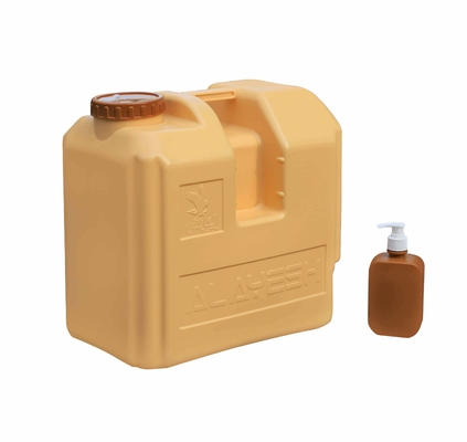 Gele rechthoekige plastic buitwatertank met logo